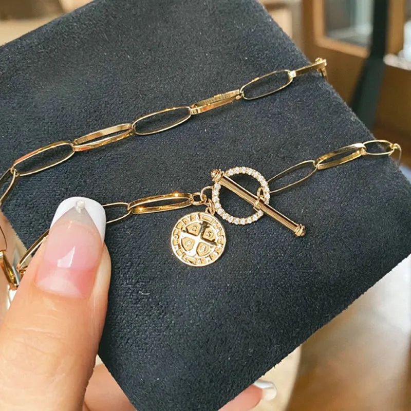 18K Gold 0.16 Carat Diamond Round Disk Chain Coin Pendant Necklace