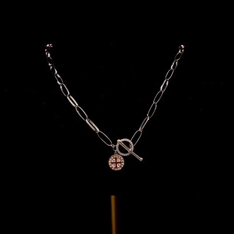 18K Gold 0.16 Carat Diamond Round Disk Chain Coin Pendant Necklace