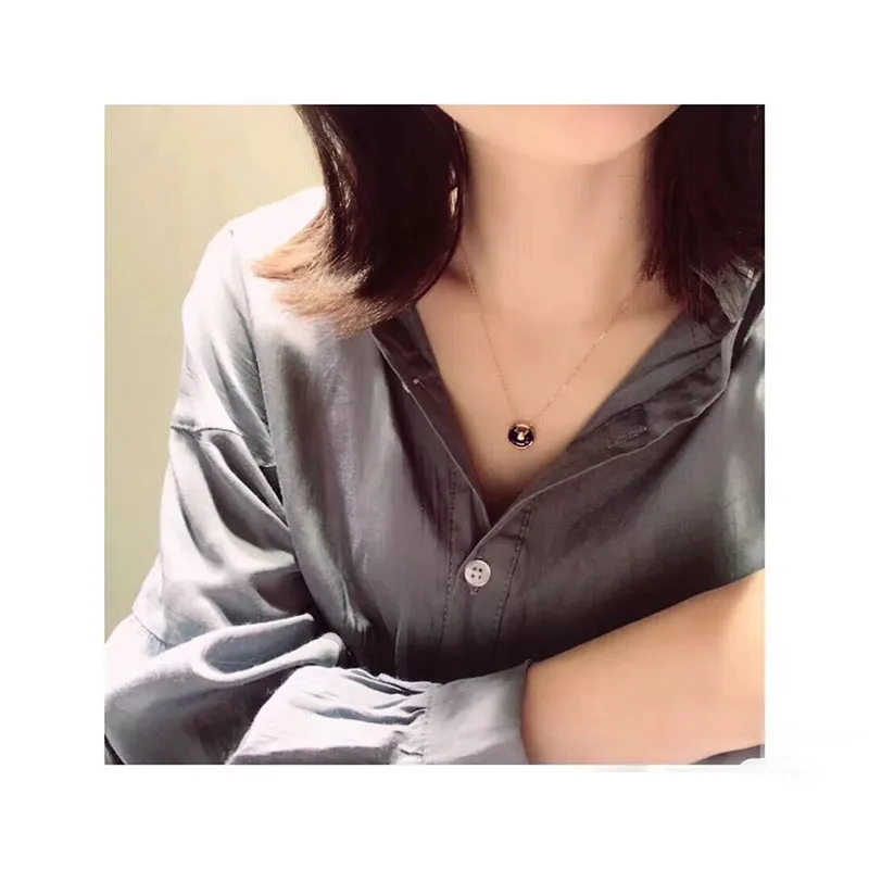 18K Gold Round Cut Diamond Gestone Fashion Pendant Necklace