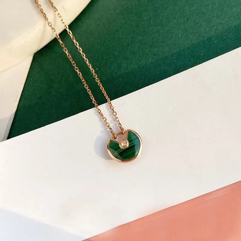18K Gold Round Cut Diamond Gestone Fashion Pendant Necklace