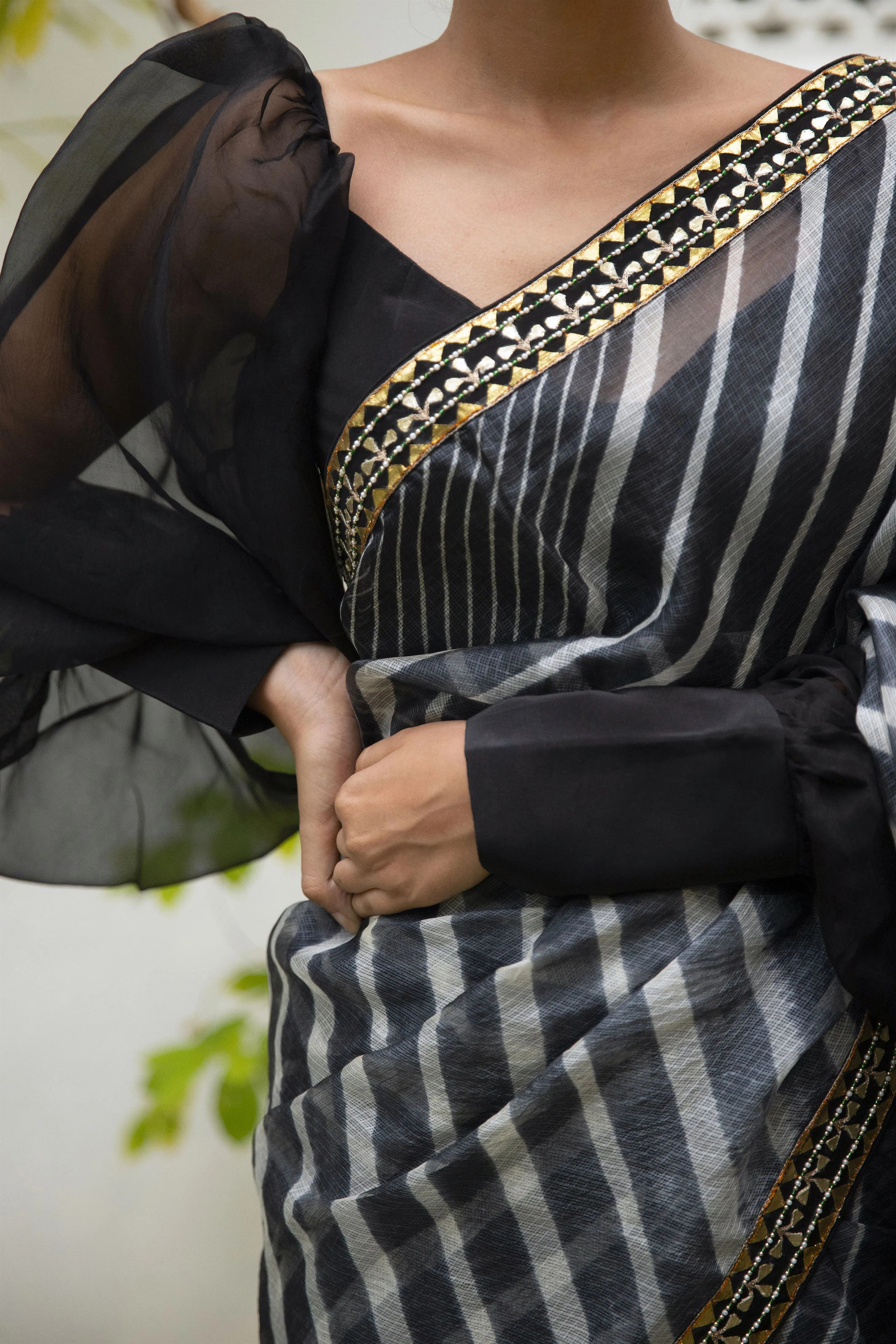 Aarti Sethia Studio    I   Black Hand Embroidered Lahariya Saree Set