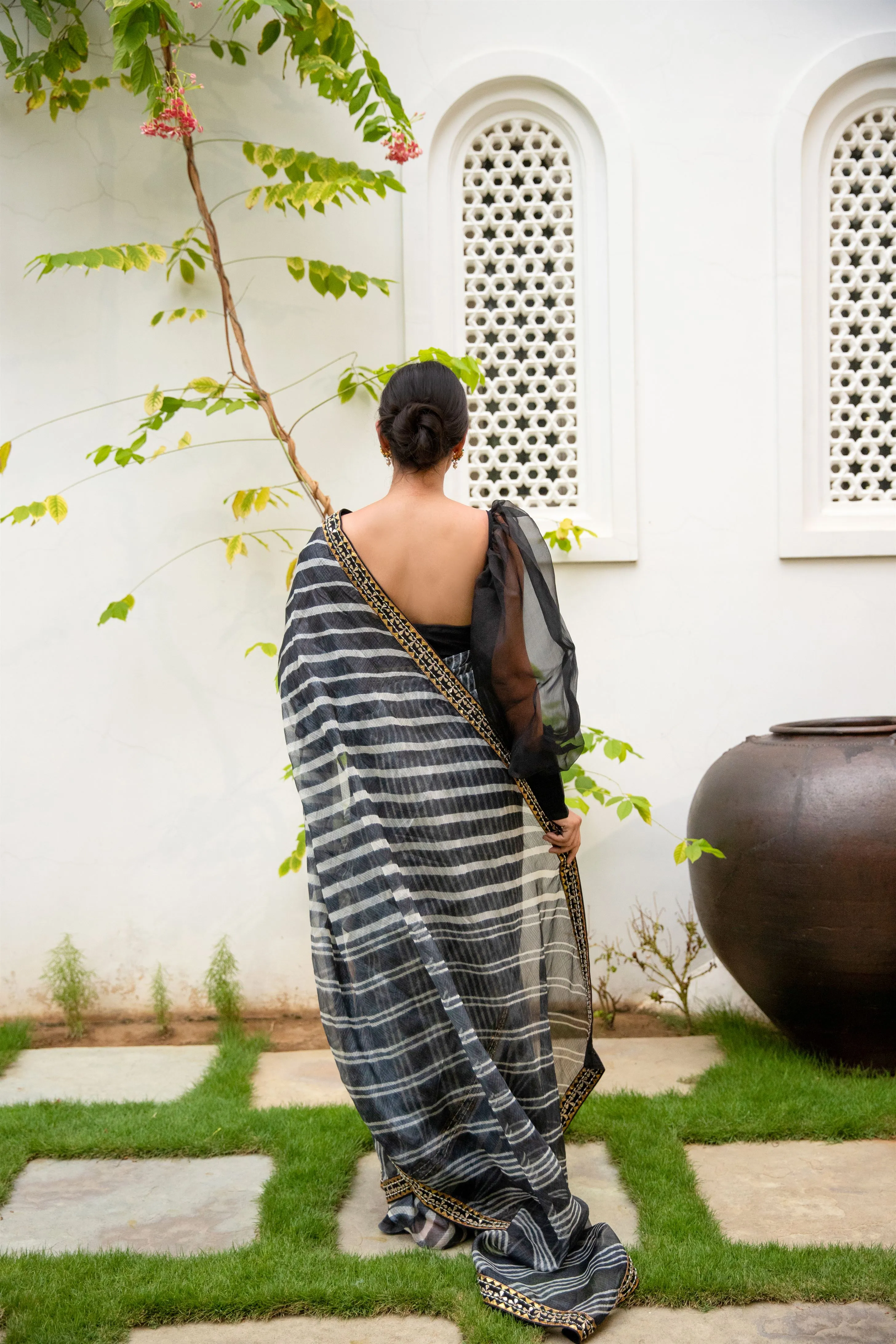 Aarti Sethia Studio    I   Black Hand Embroidered Lahariya Saree Set