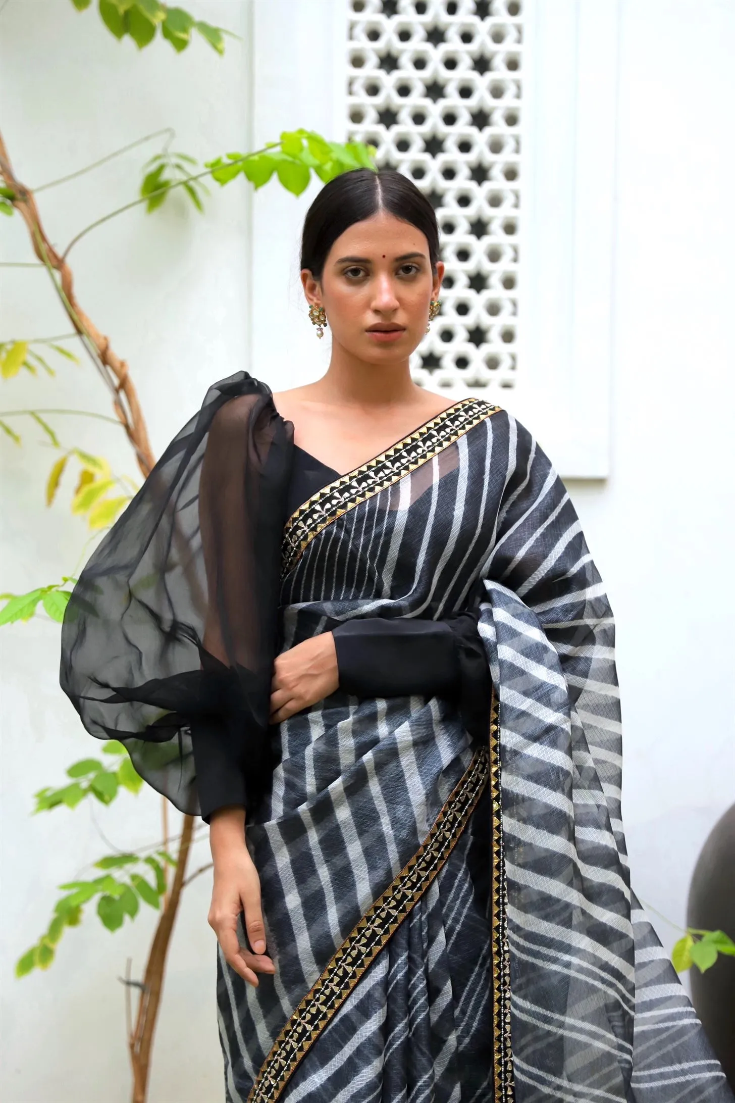 Aarti Sethia Studio    I   Black Hand Embroidered Lahariya Saree Set