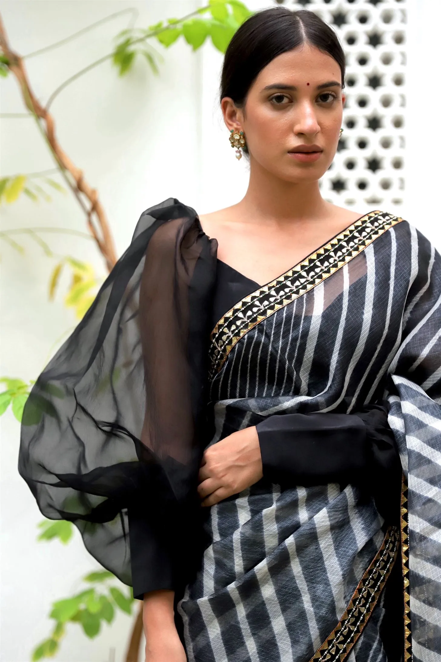 Aarti Sethia Studio    I   Black Hand Embroidered Lahariya Saree Set