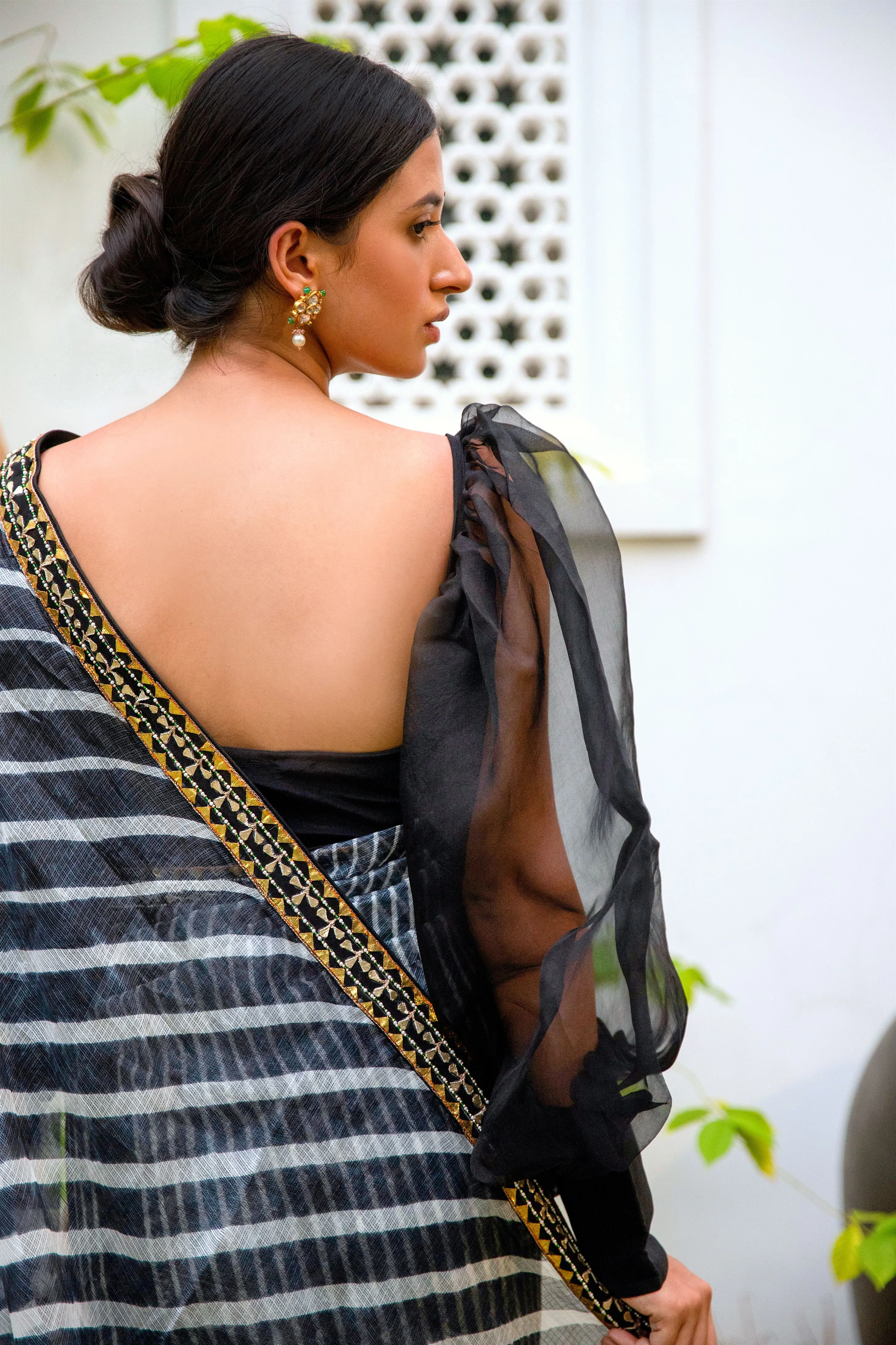 Aarti Sethia Studio    I   Black Hand Embroidered Lahariya Saree Set