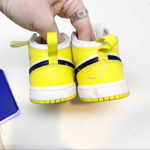 Air Jordan 1 Kid's Mid GS “Dynamic Yellow” Size 9C