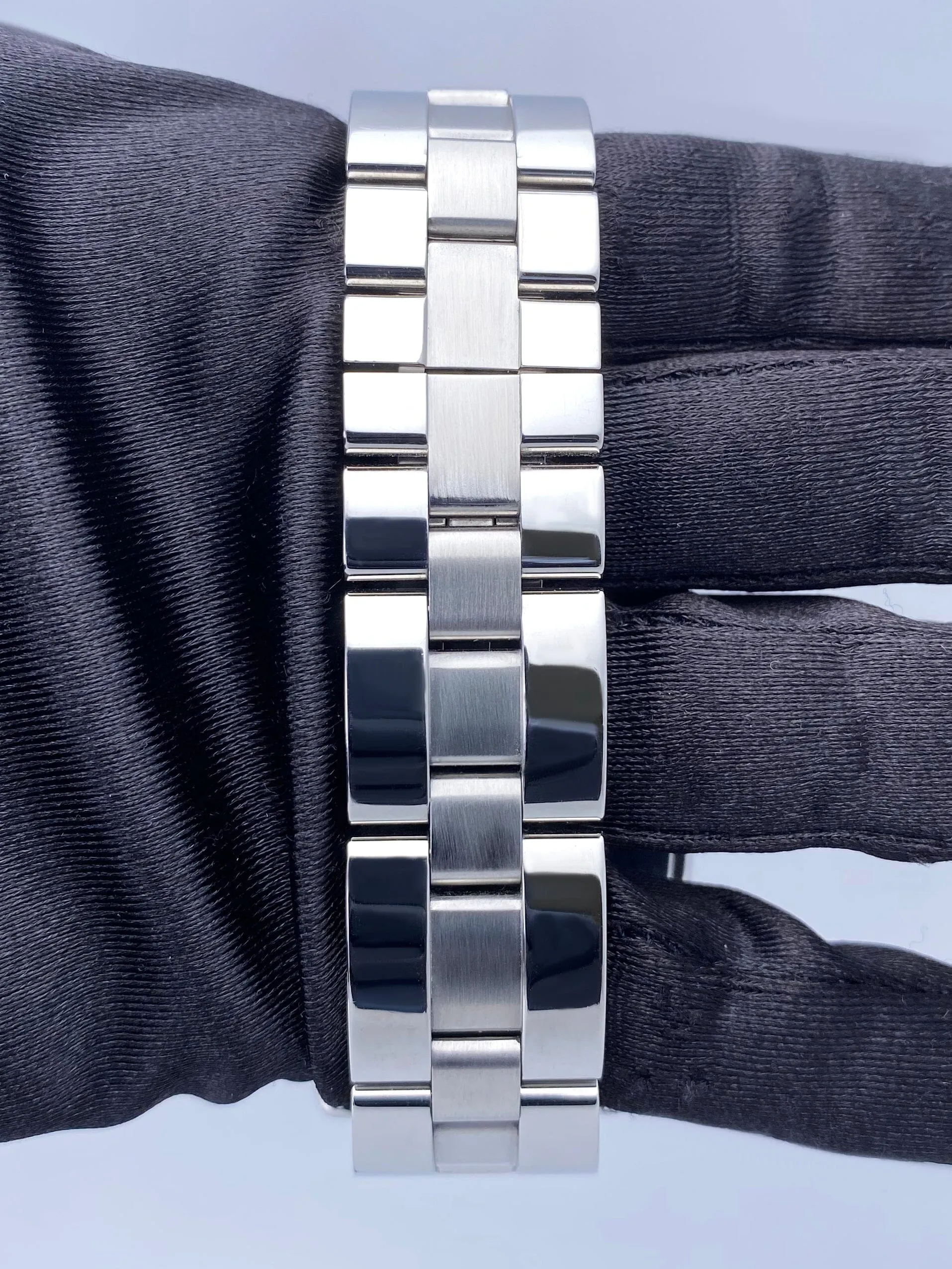 Cartier Roadster W62019X6 Silver Dial Mens Watch