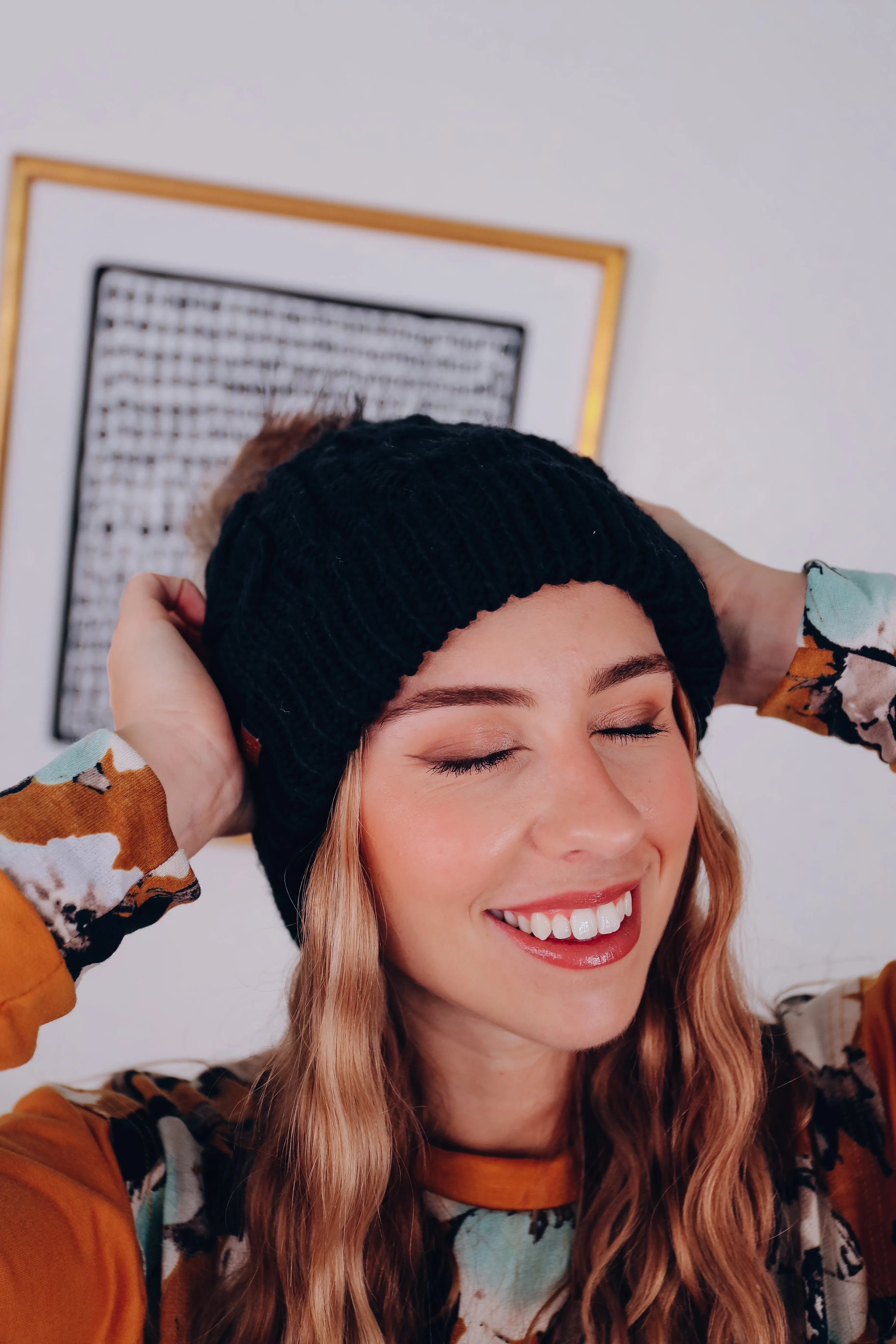 Classic Cable Knit Pom Beanie - Black