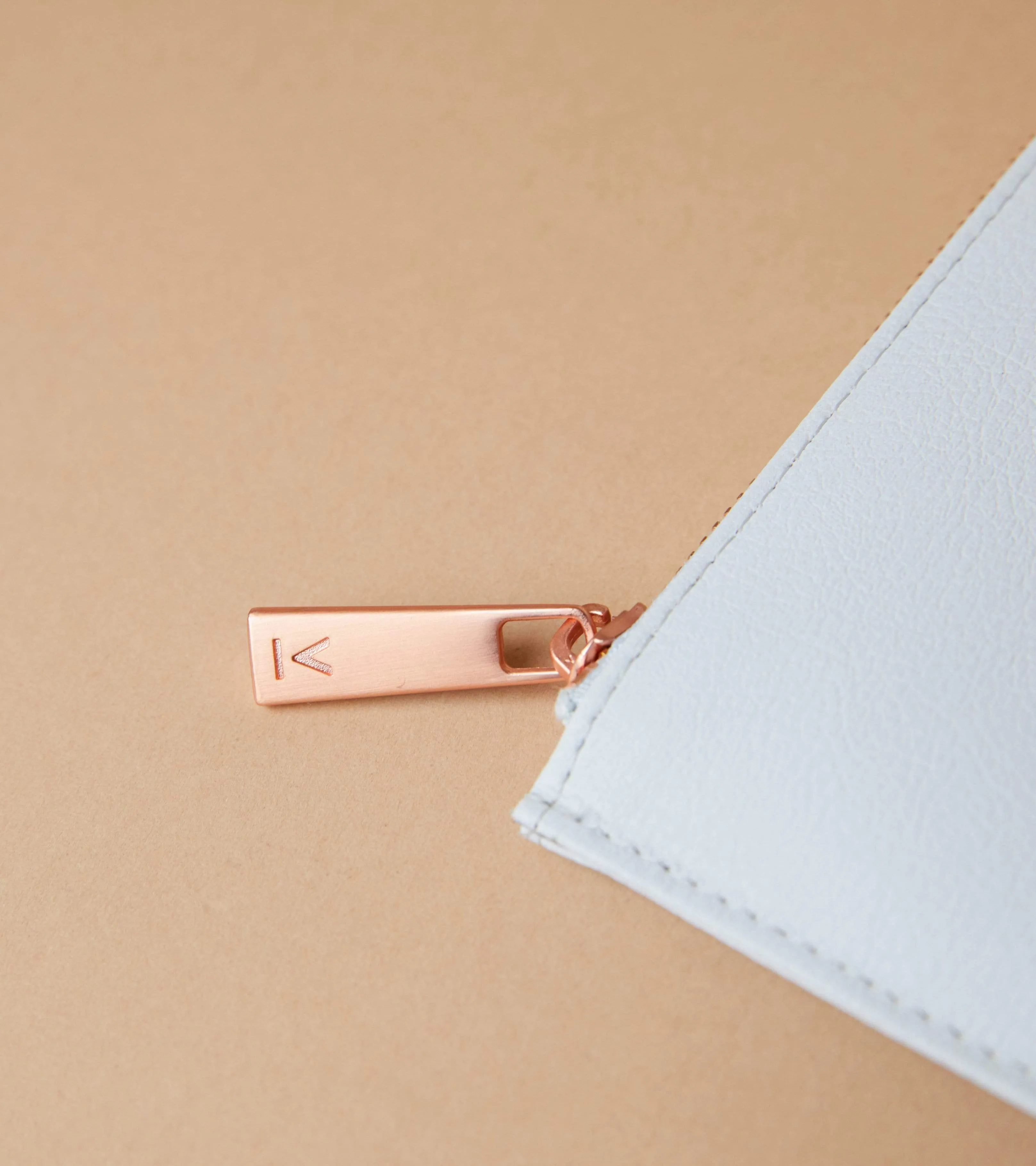 Classic Essentials Apple Leather Vegan Card Pouch | Light Grey