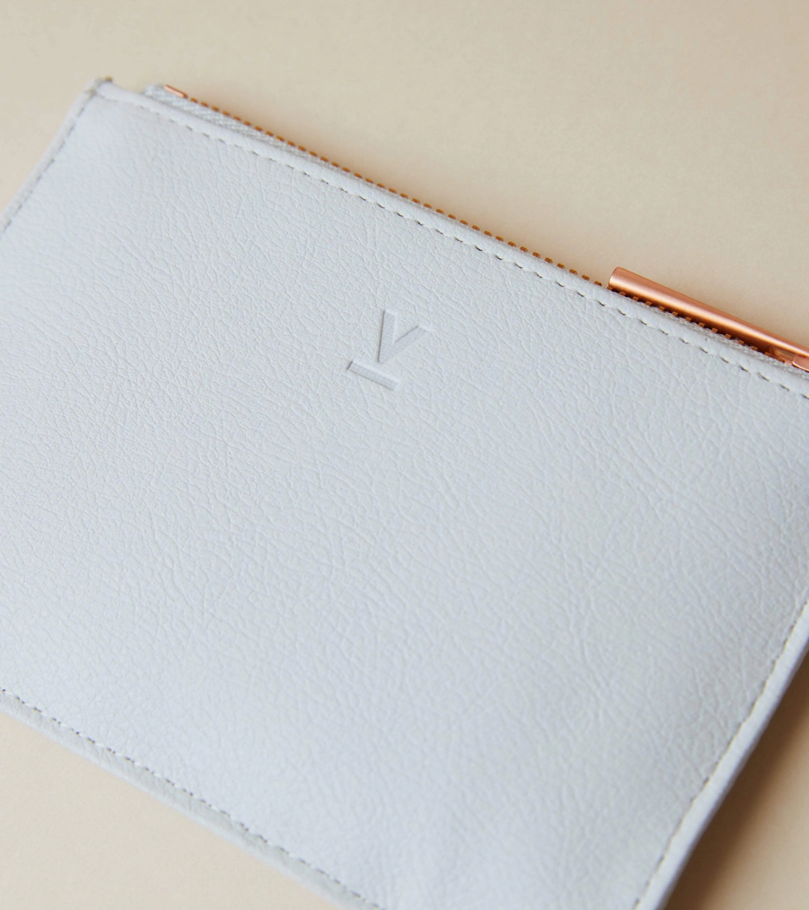 Classic Essentials Apple Leather Vegan Card Pouch | Light Grey