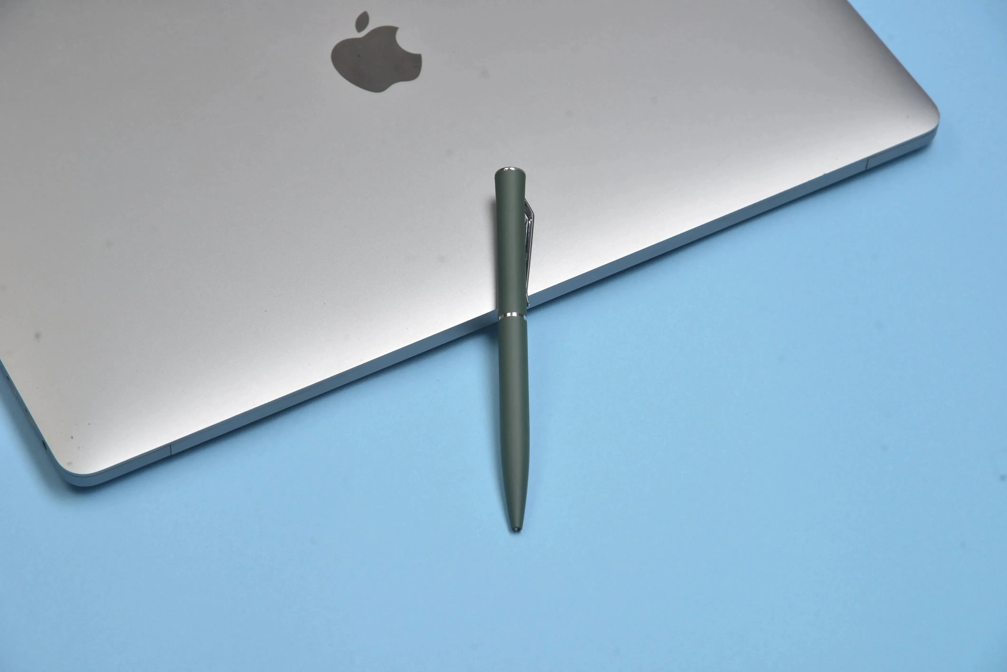 Classy Hardcover Diary   Classic Metal Pen   Classy Leather Metal Keychain   Classy Card Holder - Green