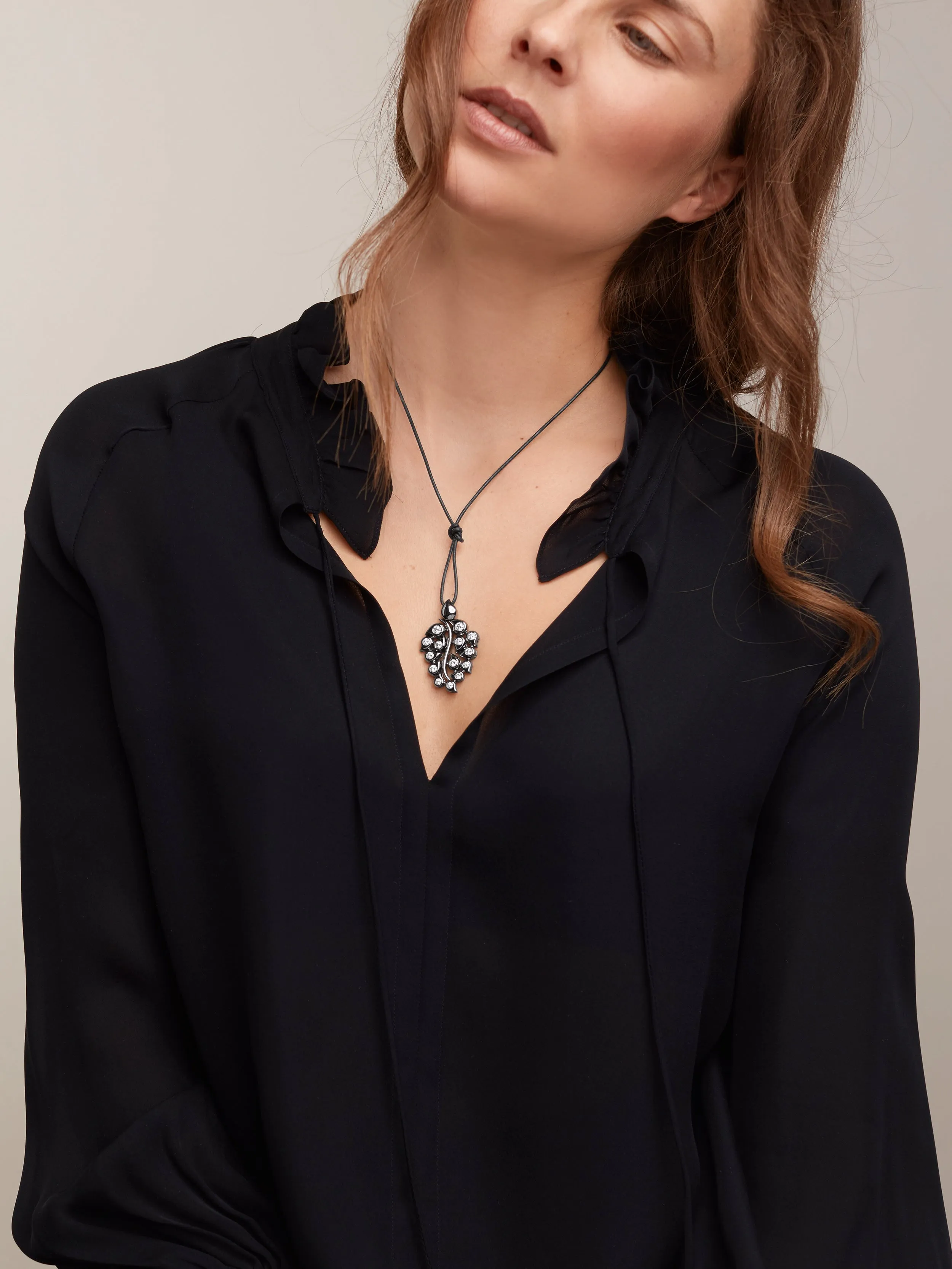 Pendant SNOWFLAKES Leaf Classic 18K white gold blackened