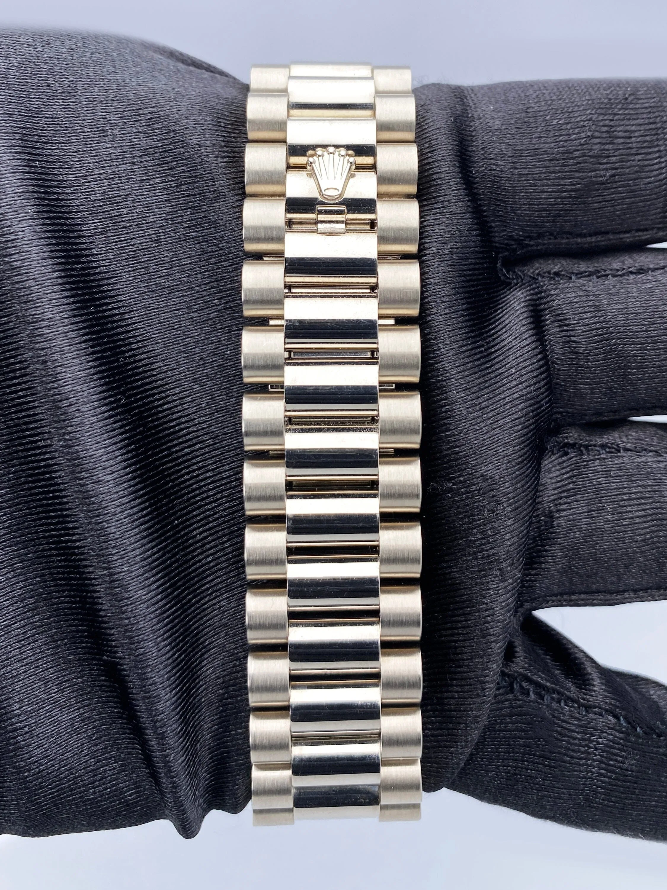 Rolex Day-Date 41 218239 Diamond Black Dial 18K White Gold Mens Watch Box Papers