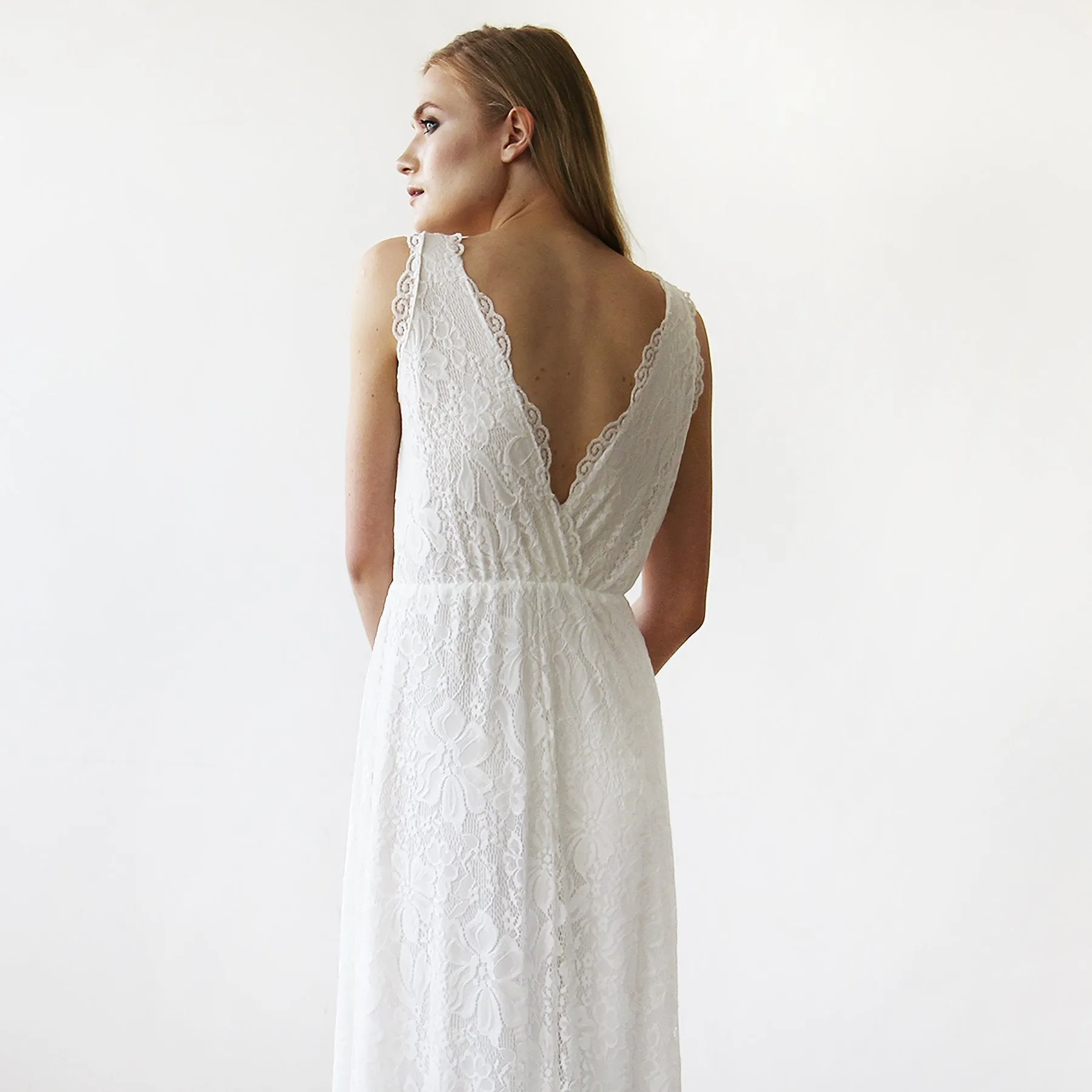 Sleeveless Ivory Lace Wedding Gown #1150