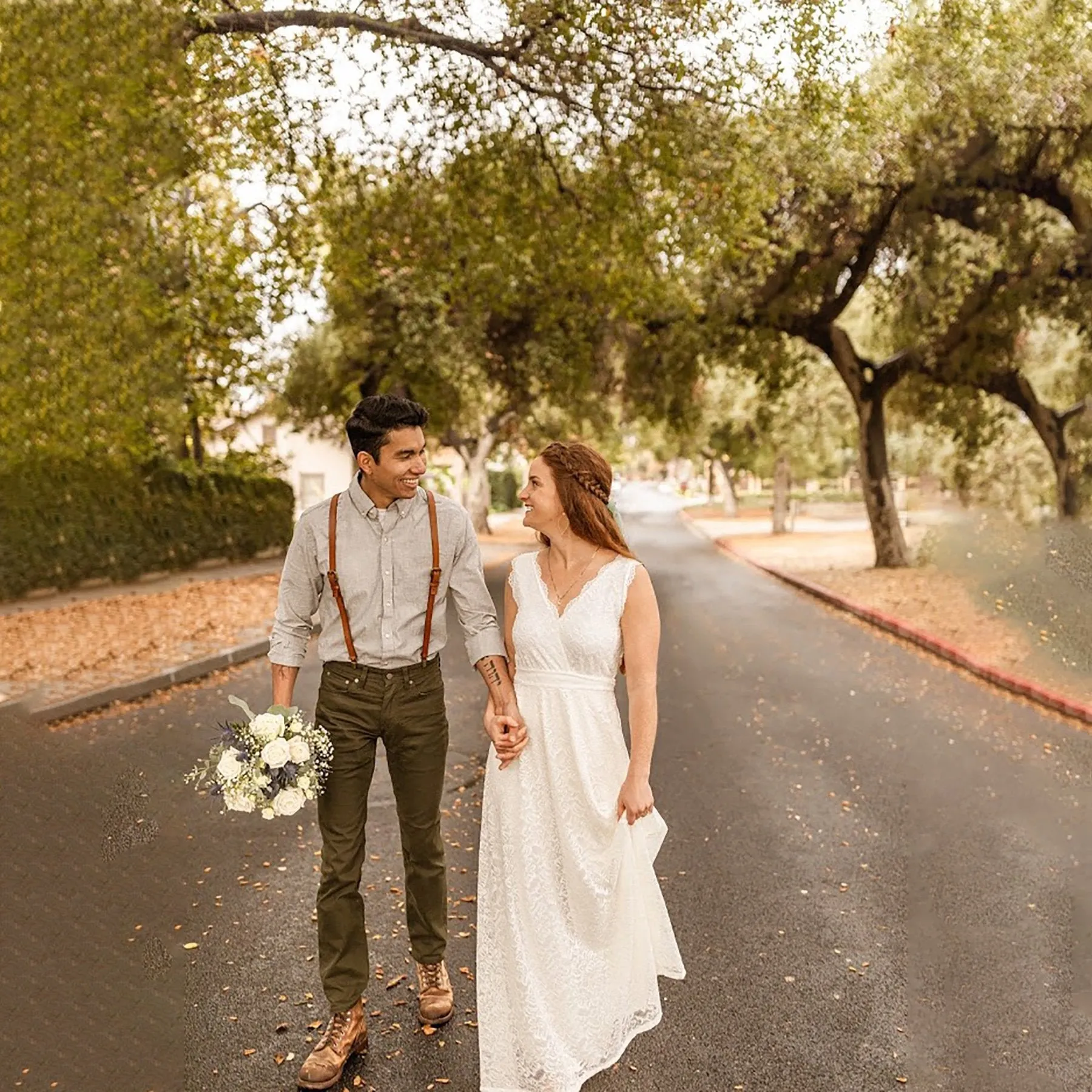 Sleeveless Ivory Lace Wedding Gown #1150