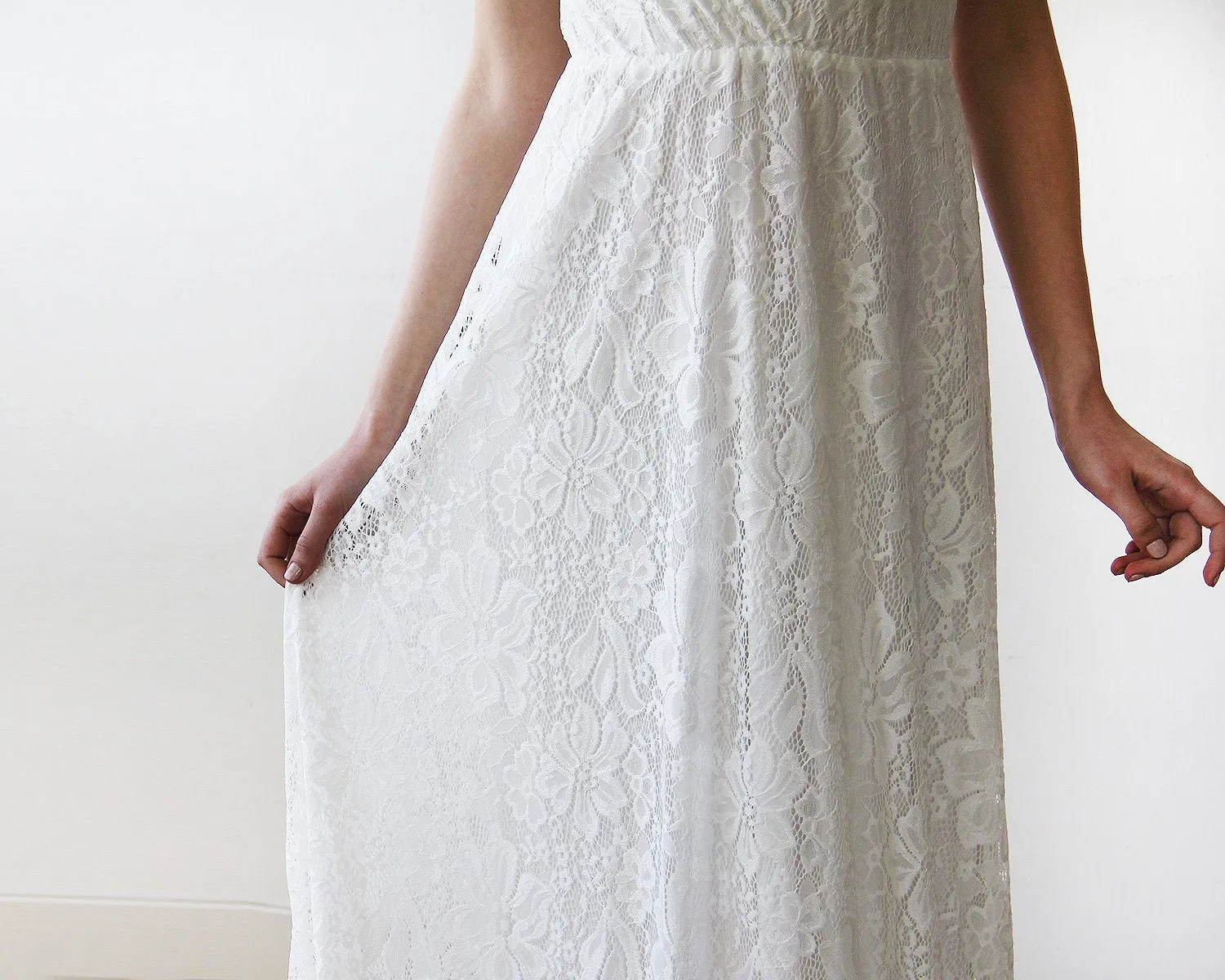 Sleeveless Ivory Lace Wedding Gown #1150