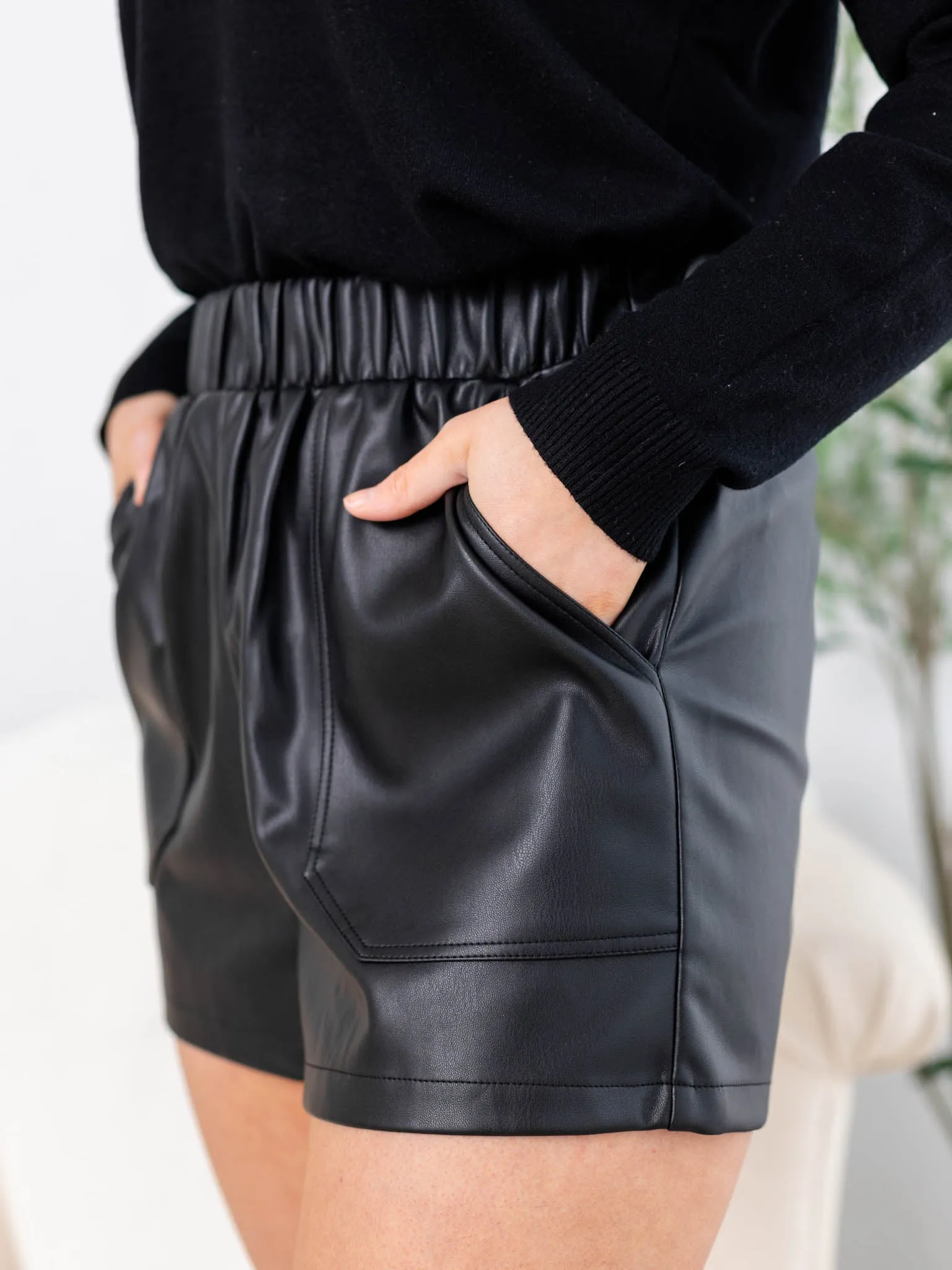 Steve Madden Classic Faux The Record Short