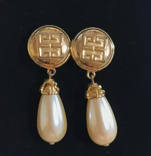 Vintage Givenchy golden round dangle earrings with teardrop faux pearl. Classic and beautiful jewelry piece.