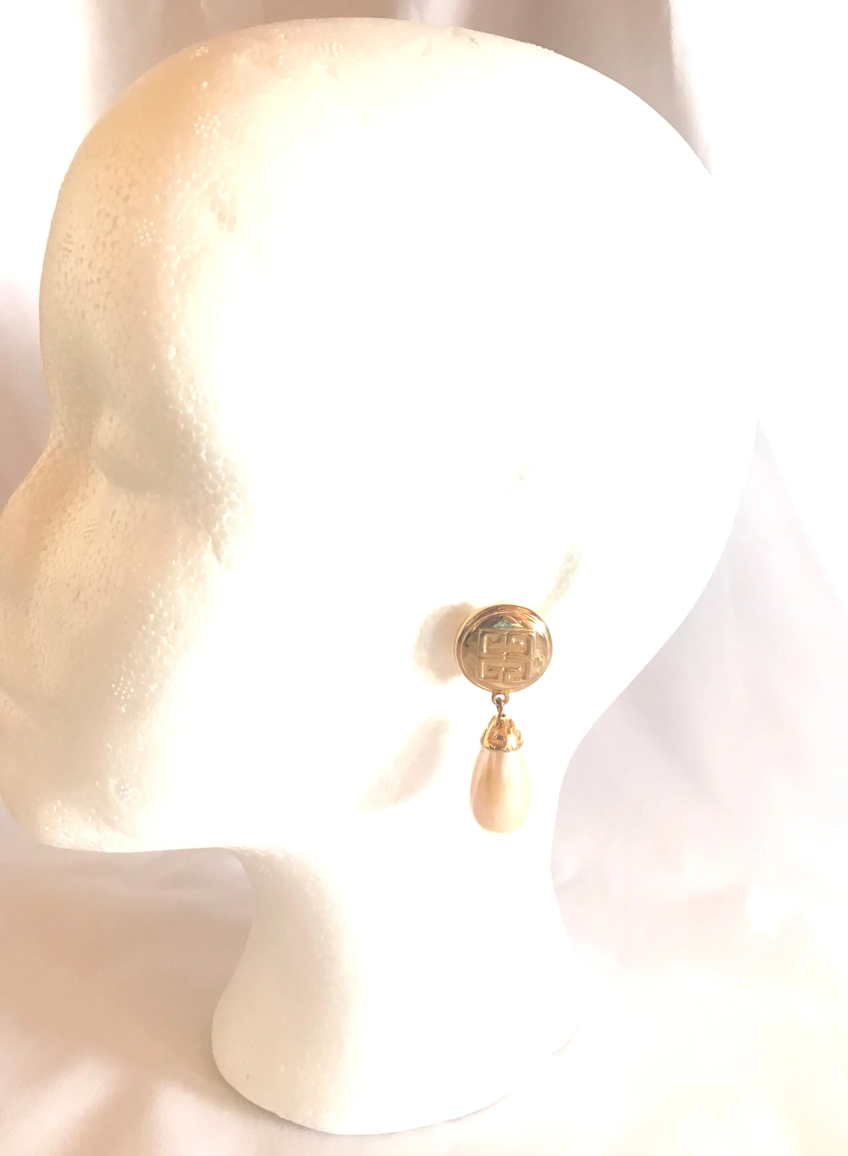 Vintage Givenchy golden round dangle earrings with teardrop faux pearl. Classic and beautiful jewelry piece.
