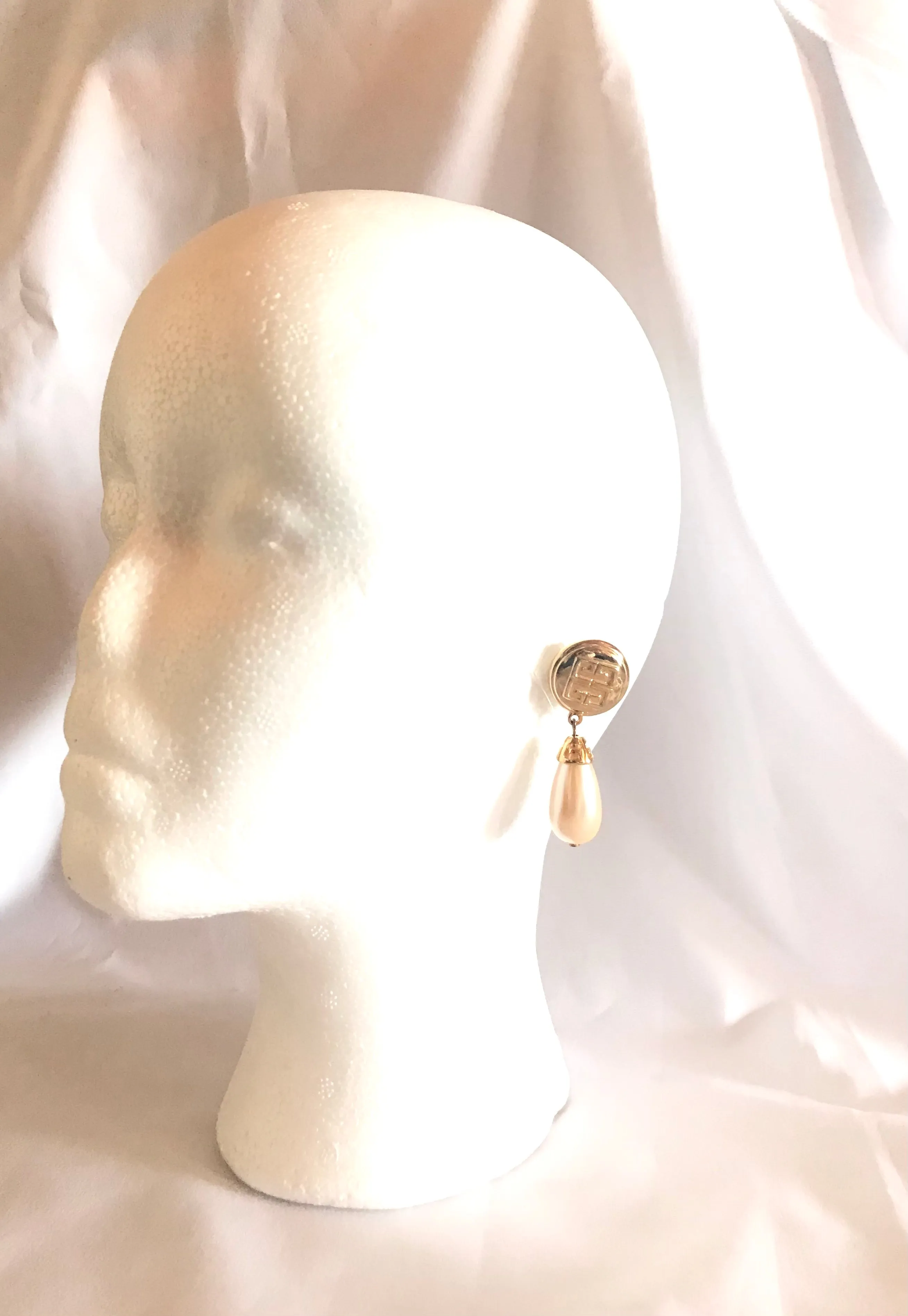 Vintage Givenchy golden round dangle earrings with teardrop faux pearl. Classic and beautiful jewelry piece.