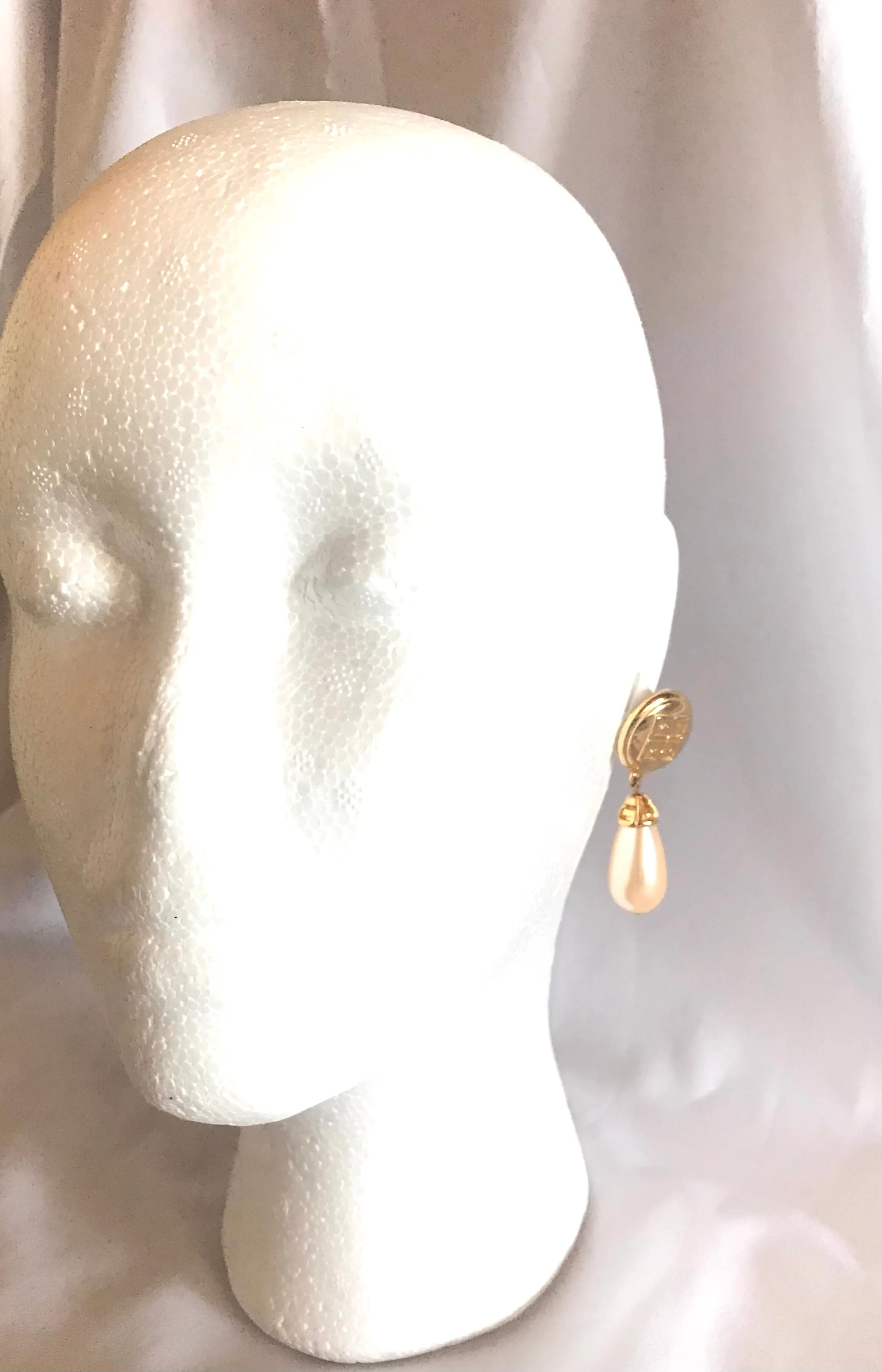 Vintage Givenchy golden round dangle earrings with teardrop faux pearl. Classic and beautiful jewelry piece.