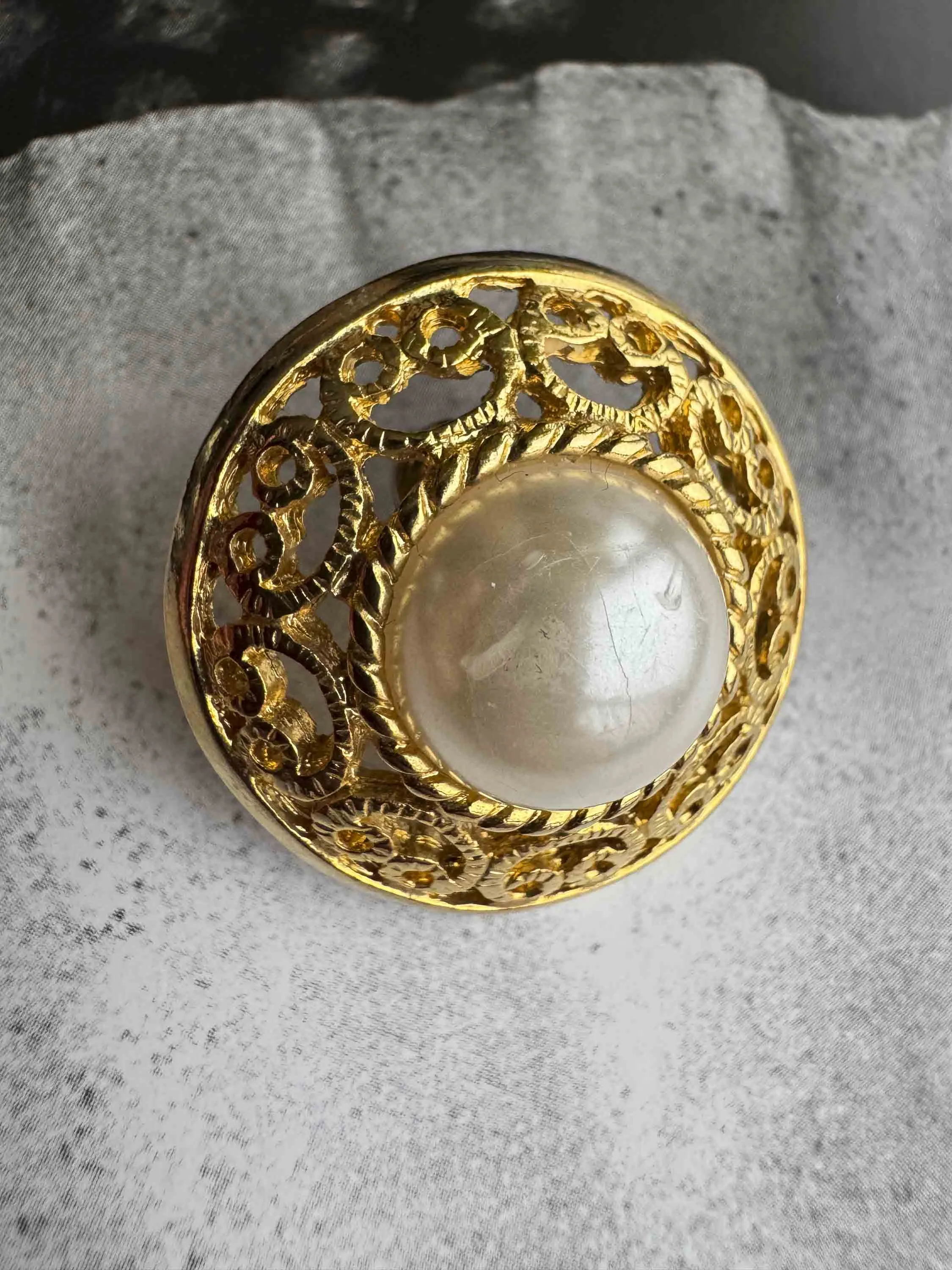 Vintage Gold Filigree & Pearl Earrings – Classic Elegance