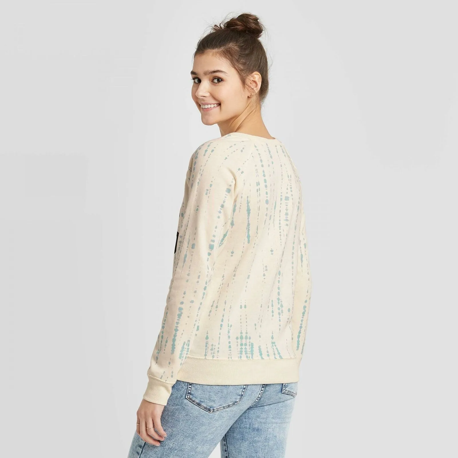 Zoe   Liv Women's It's All Bueno French Terry Graphic Sweatshirt